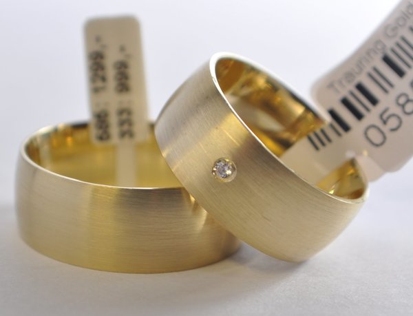1 Paar Trauringe Gold 333 mit Brillant 0,01ct - Breite: 8mm - Höhe/Stärke: 1,4mm