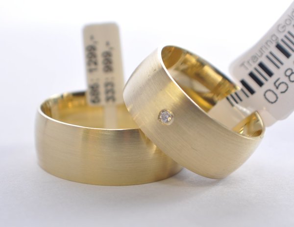 1 Paar Trauringe Gold 333 mit Brillant 0,01ct - Breite: 8mm - Höhe/Stärke: 1,4mm