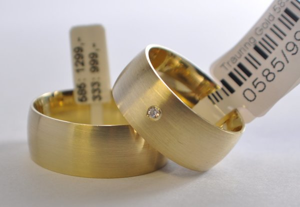 1 Paar Trauringe Gold 585 mit Brillant 0,01ct - Breite: 8mm - Höhe/Stärke: 1,4mm