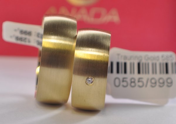 1 Paar Trauringe Gold 585 mit Brillant 0,01ct - Breite: 8mm - Höhe/Stärke: 1,4mm