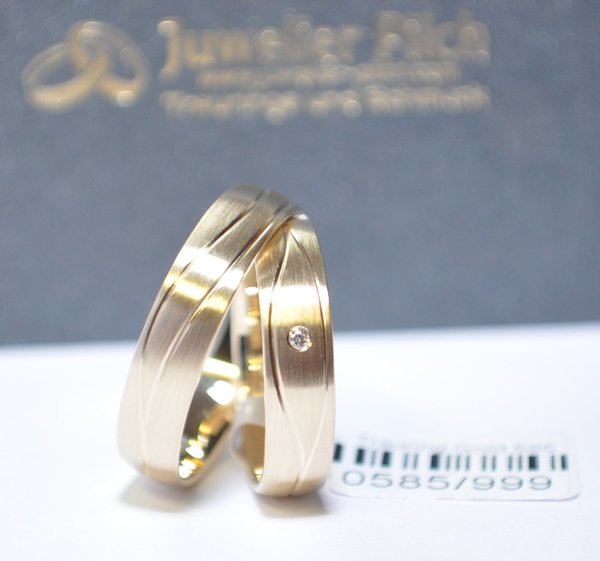 1 Paar Trauringe Hochzeitsringe Gold 333 - Ring Breite: 5mm - Längsmatt mit Zirkonia