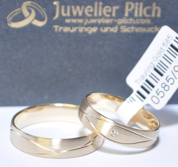 1 Paar Trauringe Hochzeitsringe Gold 750 - Ring Breite: 5mm - Längsmatt mit Brillant 0,02ct
