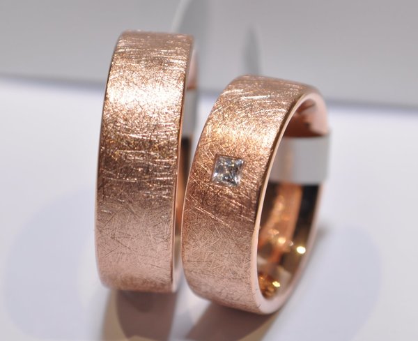 Trauringe - Eismatt mit Diamant 0,05ct - Princess -  - Gold 333, 585, 750, Platin, Palladium