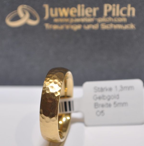 1 Trauring - Hammerschlag - Gold 333 - Breite: 5,0 mm - Stärke: 1,4mm