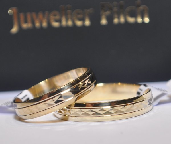 1 Paar Trauringe Hochzeitsringe Gold 333 - Breite: 4,0 mm - Stärke: 1,2mm