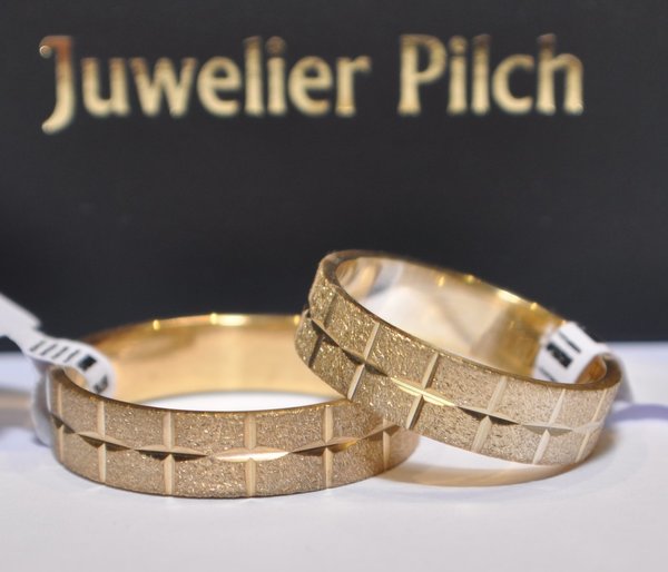 1 Paar Trauringe Hochzeitsringe Gold 333 - Breite: 5,0 mm - Bürstenmatt
