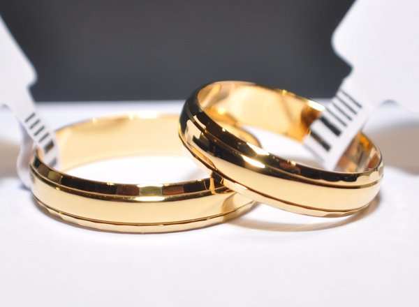 1 Paar Trauringe Hochzeitsringe Gold 333 - Breite: 4,5 mm - Stärke: 1,1mm