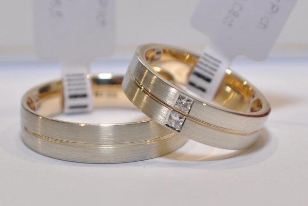 1 Paar Trauringe Hochzeitsringe Gold 333 - Bicolor - Mit Diamanten 2x 0,04ct.W/SI