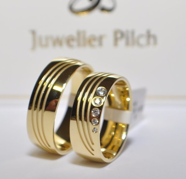 Ein Paar Eheringe Gold 333 Gelbgold Breite 7mm Damenring mit Diamanten