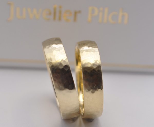 1 Paar Trauringe - Hammerschlag - Gold 333 - Breite: 5,0 mm - Stärke: 1,2mm