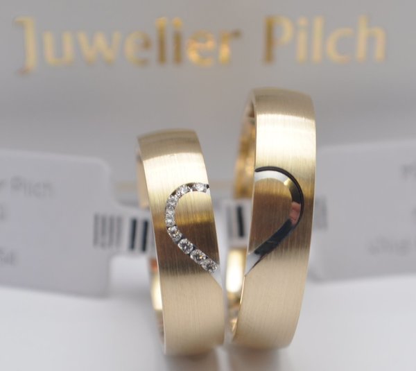 1 Paar Trauringe Gold 585 mit Herzmuster Bicolor mit 8 Diamanten längsmattiert