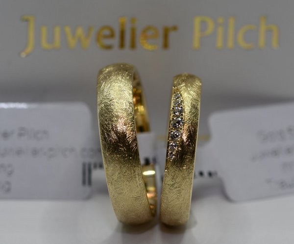1 Paar Trauringe Gold 585 - Gelbgold - Eismattiert - Mit Zirkonia o. Diamanten