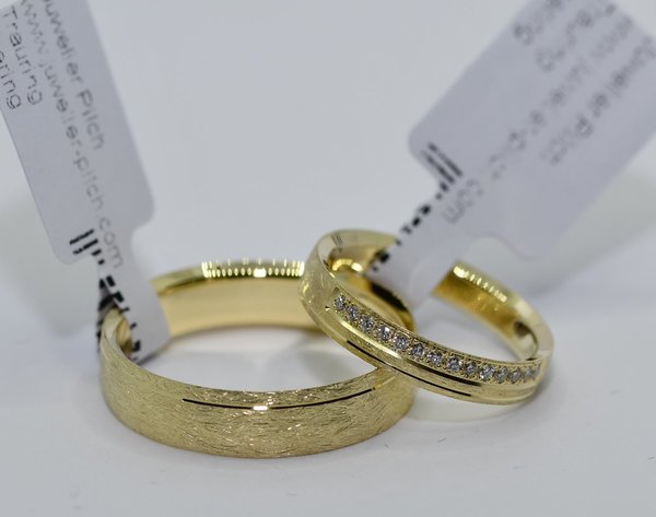 1 Paar Trauringe Gold 375 - Gelbgold - Eismattiert - Mit 14 Diamanten