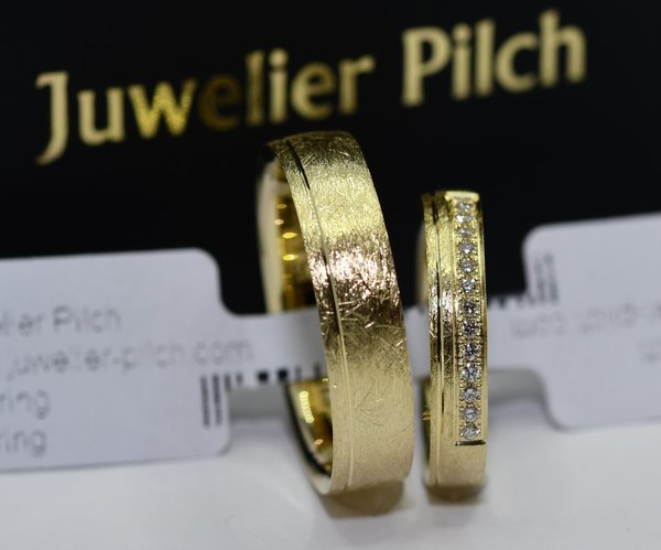 1 Paar Trauringe Gold 585 - Gelbgold - Eismattiert - Mit 14 Diamanten