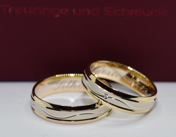 Trauringe/Eheringe - Weiß-/Gelbgold 585 - Druckmattiert mit Zirkonia