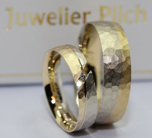 1 Paar Trauringe - Bicolor - Gelb-/Weißgold - Damenring mit Diamant 0.025ct.